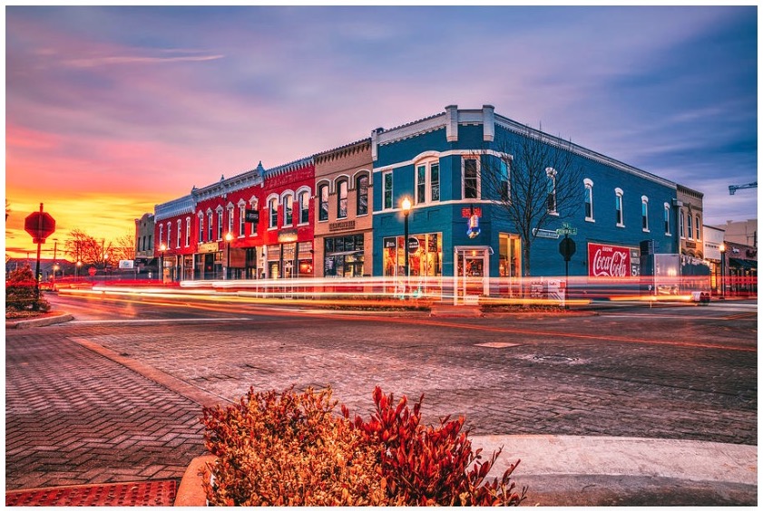 hotel near Bentonville Square with boutique outdoor lodging